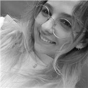 Estudiante con ganas de enseñar a adolescentes y niños de primaria